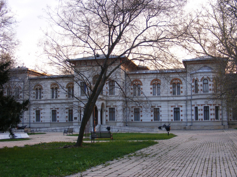 File:PALATUL Episcopal n.jpg