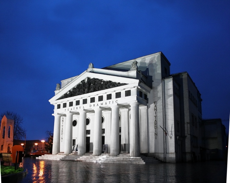 File:Teatrul Dramatic.jpg