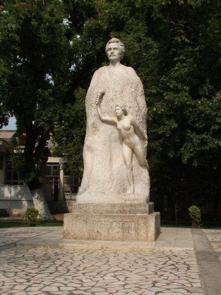 File:Monumentul lui Mihai Eminescu (Coperta 1).JPG