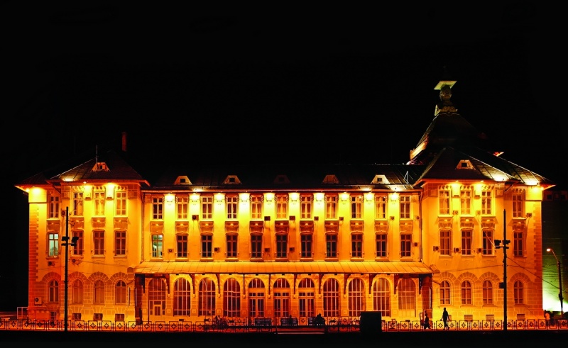 File:Palatul Navigatiei noaptea.jpg