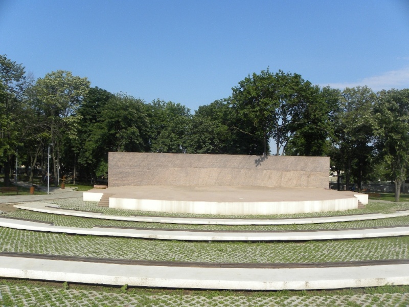 File:Amfiteatrul8804.jpg