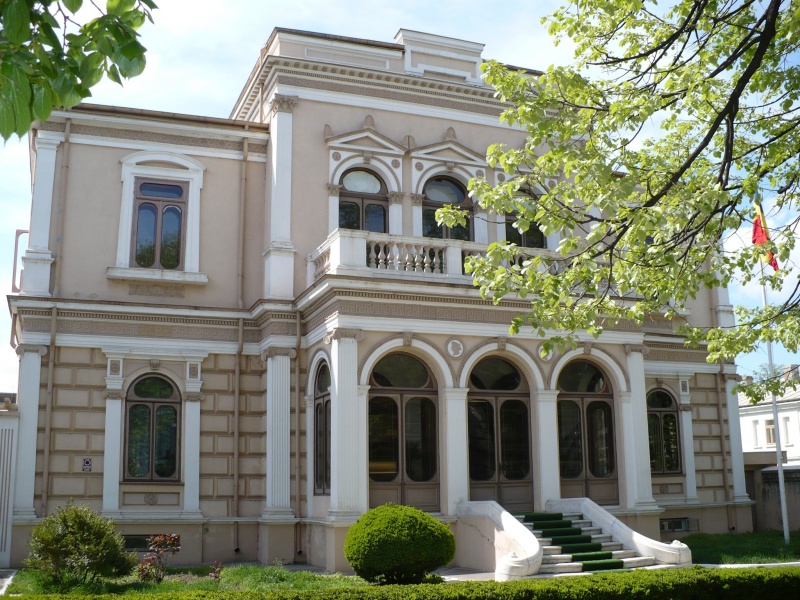 File:Casa Lambrinidi(1879).jpg